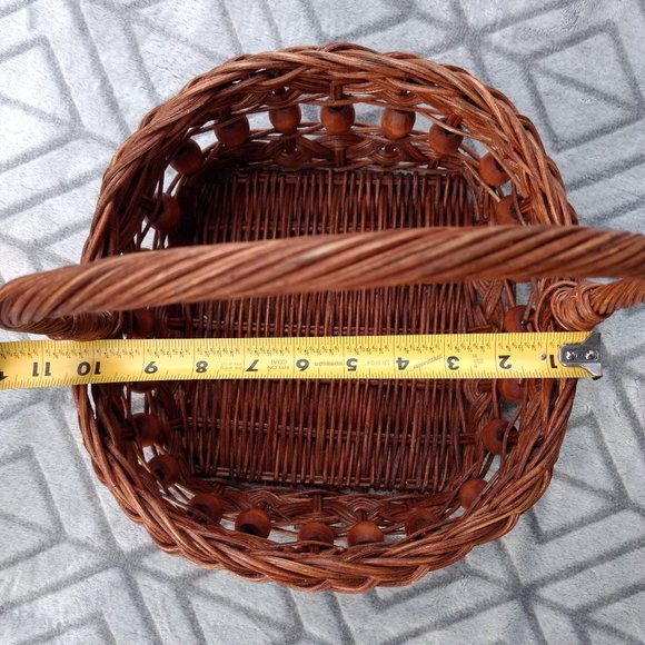 Wicker Basket With Wooden Beads - Picture 5 of 7